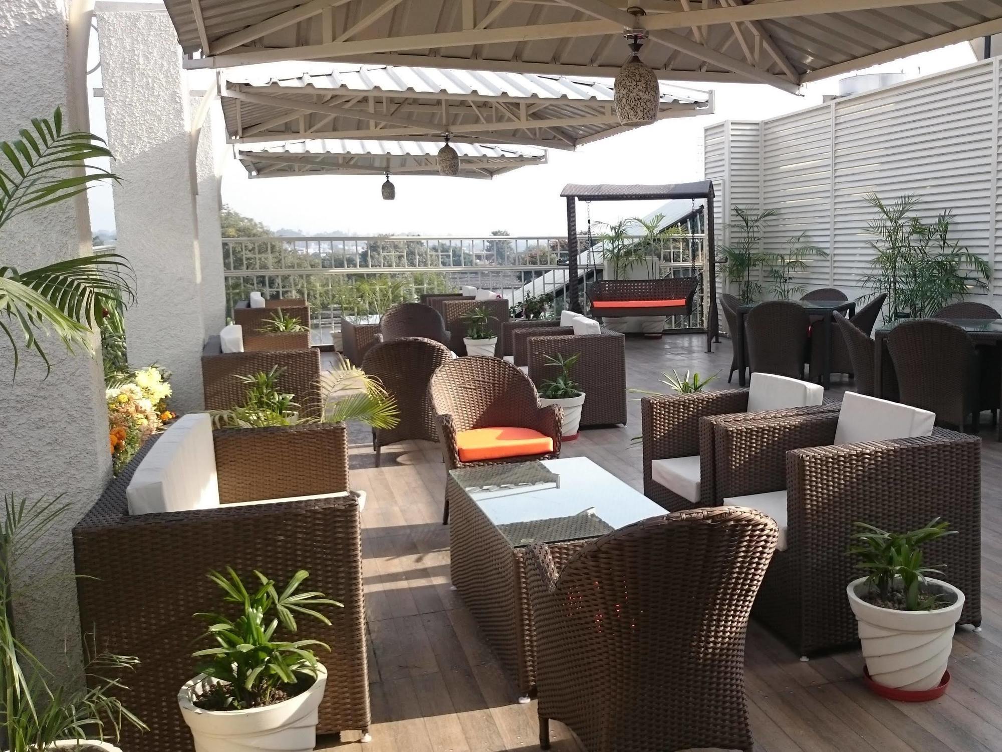 Imperial Clarks Inn Dehradun Exterior foto